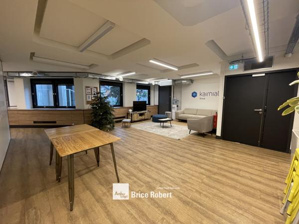 Bureaux à louer à Villeurbanne immeuble rénové avec rooftop panoramique