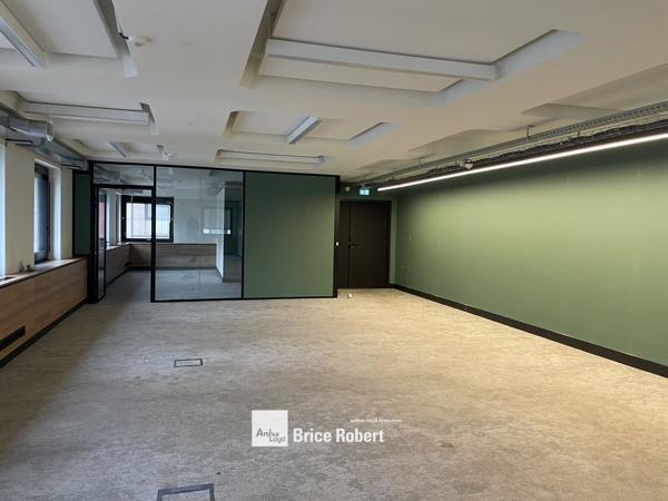 Bureaux à louer à Villeurbanne immeuble rénové avec rooftop panoramique