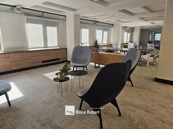 Bureaux à louer à Villeurbanne immeuble rénové avec rooftop panoramique