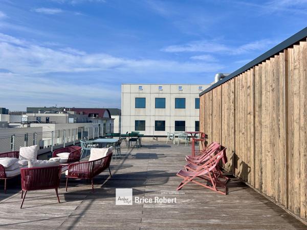 Bureaux à louer à Villeurbanne immeuble rénové avec rooftop panoramique