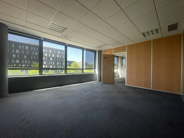 PLATEAU DE BUREAUX 491 M2 + PARKINGS