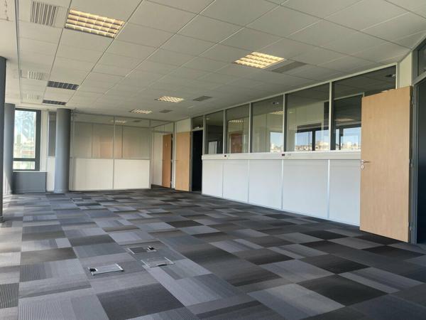 PLATEAU DE BUREAUX 491 M2 + PARKINGS