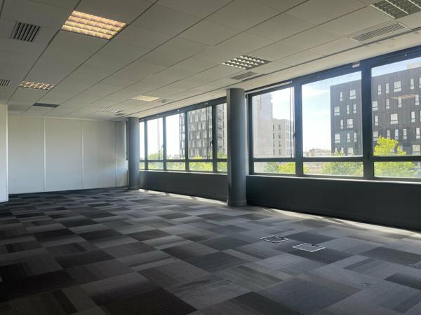 PLATEAU DE BUREAUX 491 M2 + PARKINGS