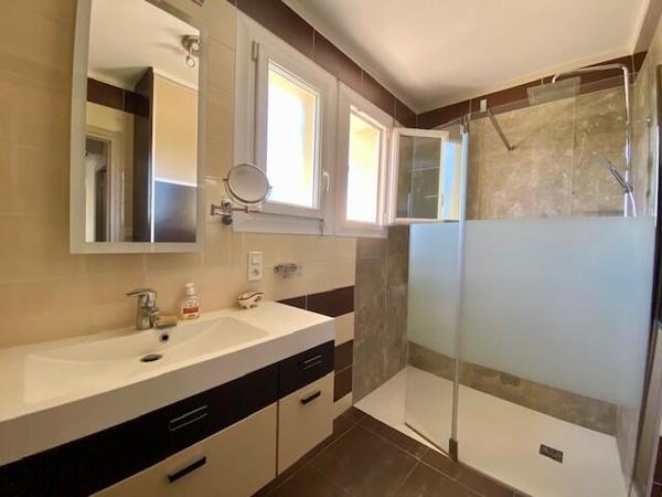 Pavie - Au cœur d'un parc clôturé, jolie maison 114m2, piscine + sous-sol complet