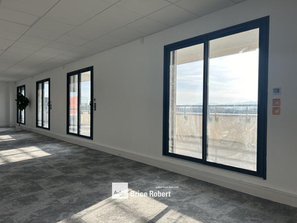 Bureaux à louer à Dardilly avec parking et stockage au sein de Stratton I