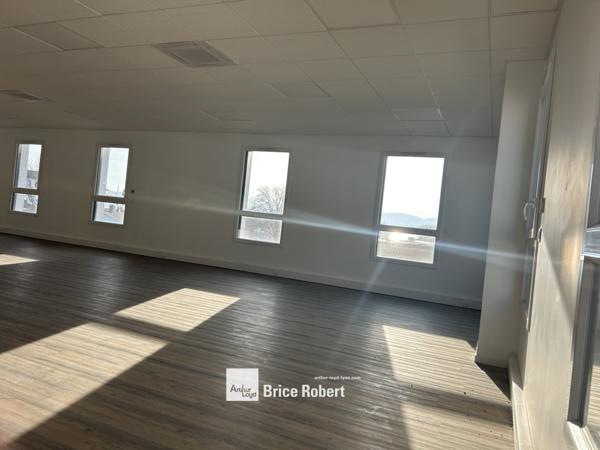 Bureaux à louer à Dardilly avec parking et stockage au sein de Stratton I