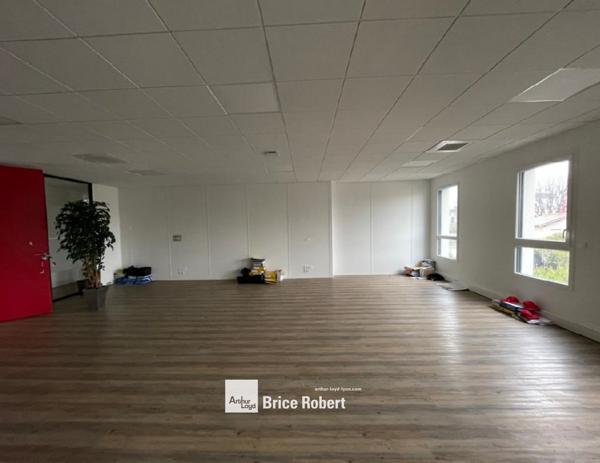 Bureaux à louer à Dardilly avec parking et stockage au sein de Stratton I