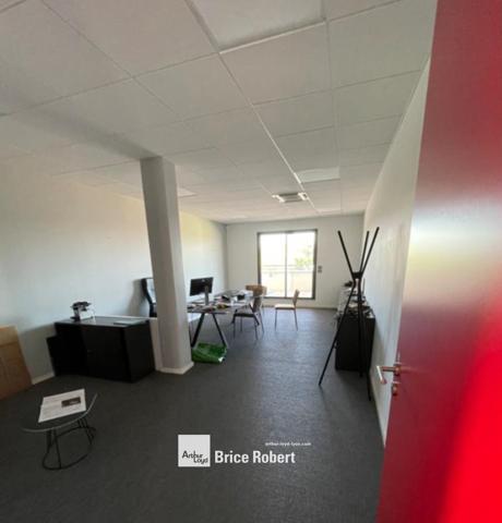 Bureaux à louer à Dardilly avec parking et stockage au sein de Stratton I