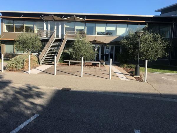 Bureaux à louer à Avignon dans AGROPARC avec parkings et open space inclus