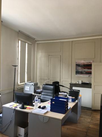 Bureaux avec cheminée et moulures - Limoges centre - A VENDRE