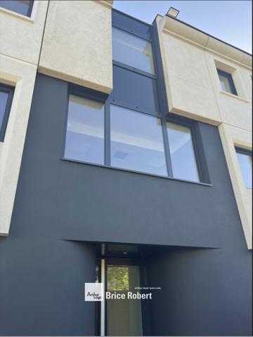 Bureaux neufs à vendre ou à louer à Francheville avec parking et terrasses