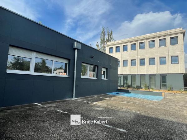 Bureaux neufs à vendre ou à louer à Francheville avec parking et terrasses