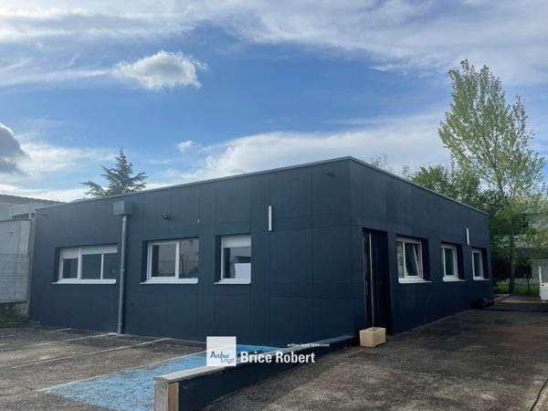 Bureaux neufs à vendre ou à louer à Francheville avec parking et terrasses
