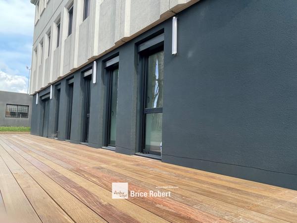 Bureaux neufs à vendre ou à louer à Francheville avec parking et terrasses