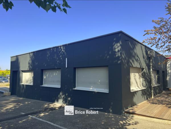 Bureaux neufs à vendre ou à louer à Francheville avec parking et terrasses