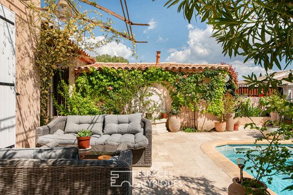 Maison de charme avec piscine et jardin confidentiel au coeur de Luynes
