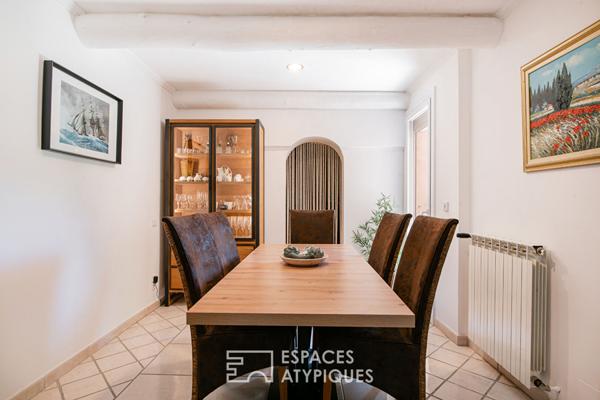 Maison de charme avec piscine et jardin confidentiel au coeur de Luynes