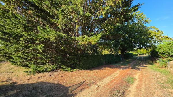TERRAIN CLOS