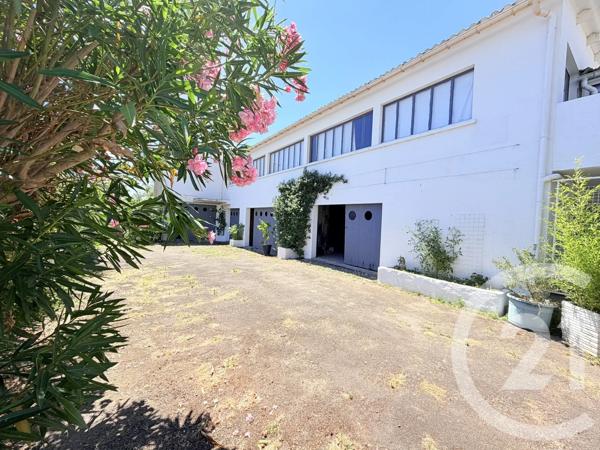 Immeuble à vendre  724,26 m 2   LONGEVILLE SUR MER  - 85