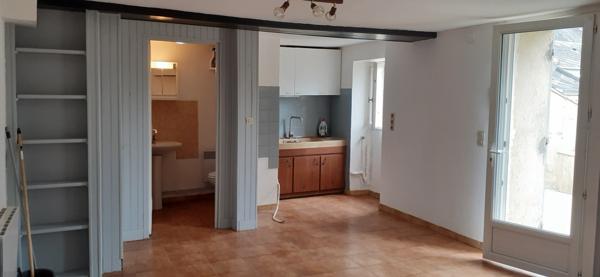 Immeuble Centre de Loué, maison commerce et 3 appartements