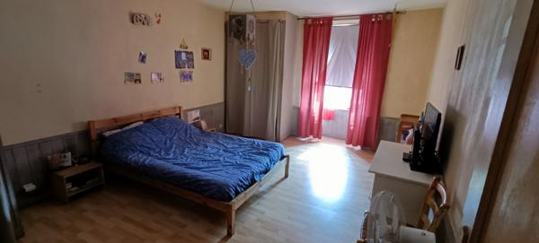 Immeuble Centre de Loué, maison commerce et 3 appartements