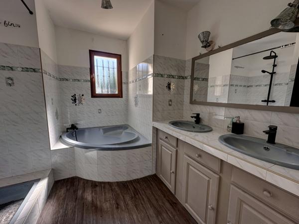 Pujols (47300) Pujols, Villa lumineuse avec piscine et 4 chambres