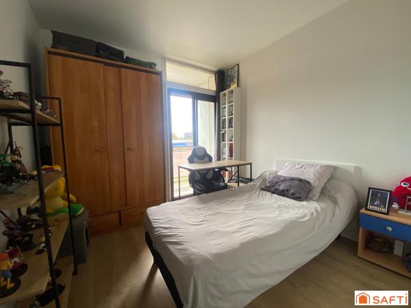 CAUDERAN CENTRE / LIGNE G, BUS 73, 02 /  T3 BIS 3CHBRES / RESIDENCE VERDOYANTE / DERNIER ETAGE / CAVE / PARKING !