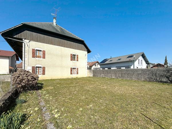 Maison mitoyenne à rénover avec jardin, dans corps de ferme, à vendre sur Epagny Metz-Tessy