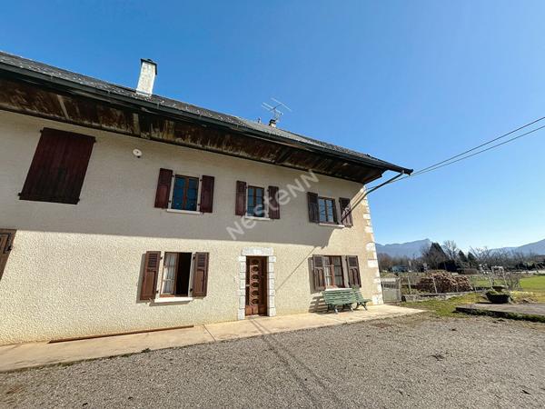 Maison mitoyenne à rénover avec jardin, dans corps de ferme, à vendre sur Epagny Metz-Tessy