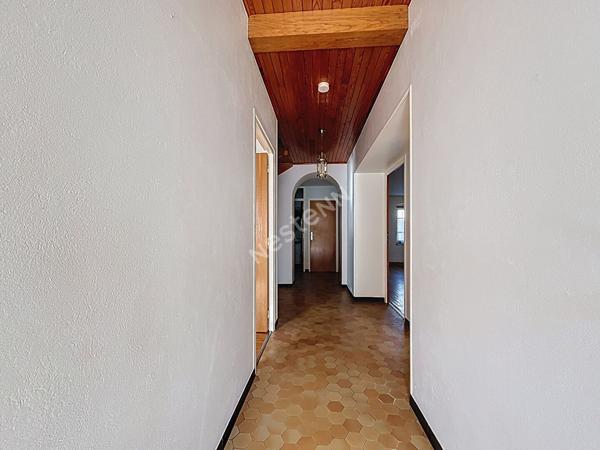 Maison mitoyenne à rénover avec jardin, dans corps de ferme, à vendre sur Epagny Metz-Tessy