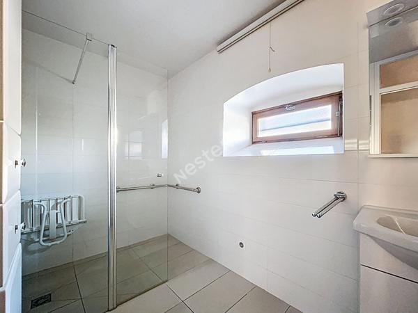 Maison mitoyenne à rénover avec jardin, dans corps de ferme, à vendre sur Epagny Metz-Tessy