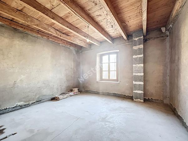 Maison mitoyenne à rénover avec jardin, dans corps de ferme, à vendre sur Epagny Metz-Tessy