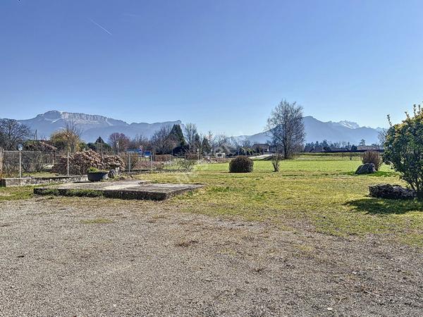 Maison mitoyenne à rénover avec jardin, dans corps de ferme, à vendre sur Epagny Metz-Tessy