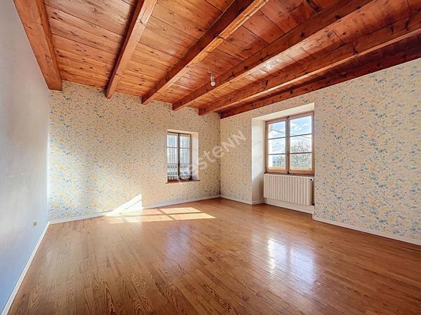 Maison mitoyenne à rénover avec jardin, dans corps de ferme, à vendre sur Epagny Metz-Tessy