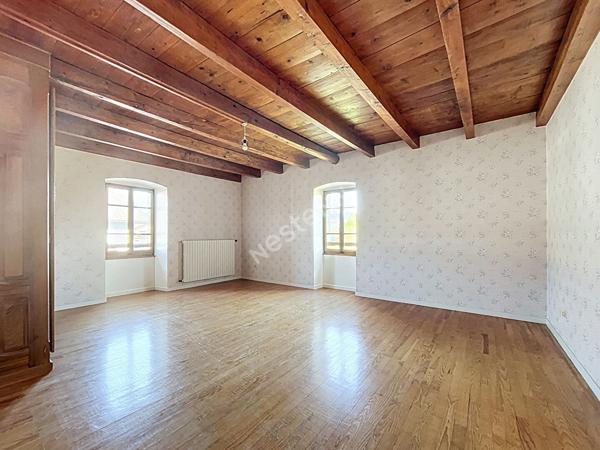 Maison mitoyenne à rénover avec jardin, dans corps de ferme, à vendre sur Epagny Metz-Tessy