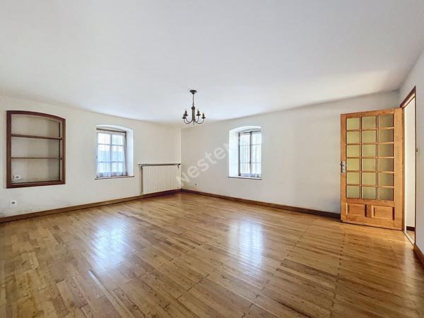 Maison mitoyenne à rénover avec jardin, dans corps de ferme, à vendre sur Epagny Metz-Tessy