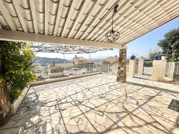 Charmante villa 4 pièces avec vue panoramique mer à Saint-Raphaël