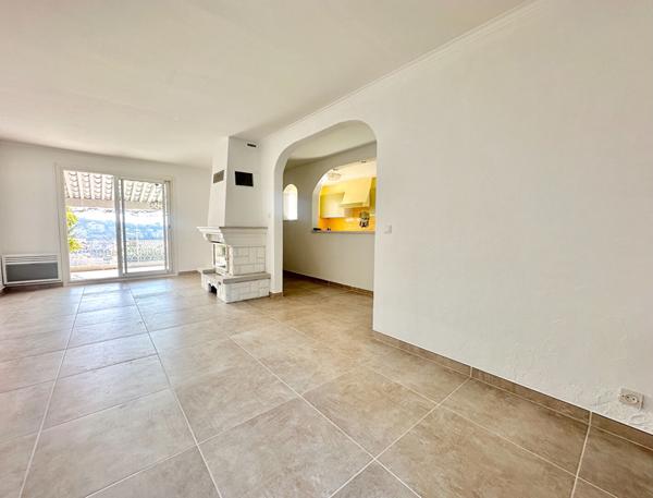 Charmante villa 4 pièces avec vue panoramique mer à Saint-Raphaël