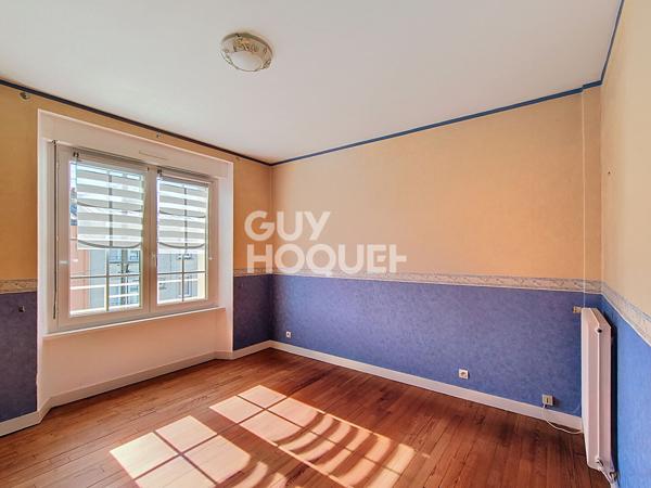 Maison édifiée sur garage - Secteur Saint -Luc.