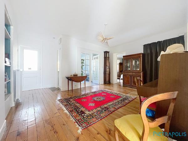 Appartement de caractère 160 m² avec balcon – 3 grandes chambres – Tarare centre