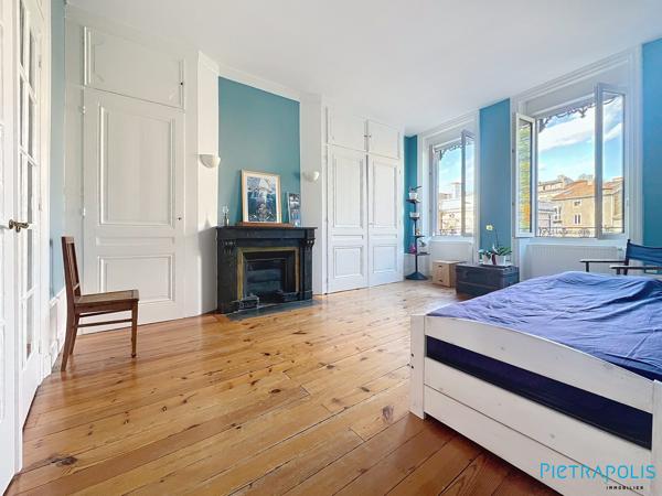 Appartement de caractère 160 m² avec balcon – 3 grandes chambres – Tarare centre