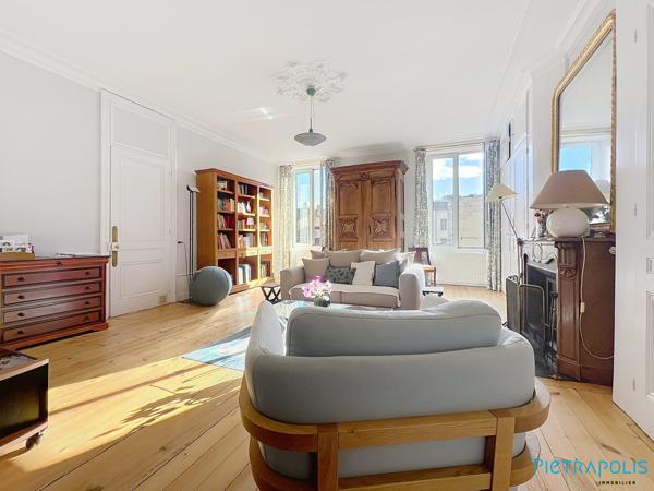 Appartement de caractère 160 m² avec balcon – 3 grandes chambres – Tarare centre