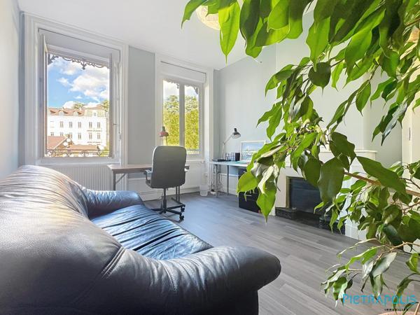 Appartement de caractère 160 m² avec balcon – 3 grandes chambres – Tarare centre