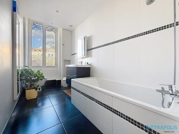 Appartement de caractère 160 m² avec balcon – 3 grandes chambres – Tarare centre