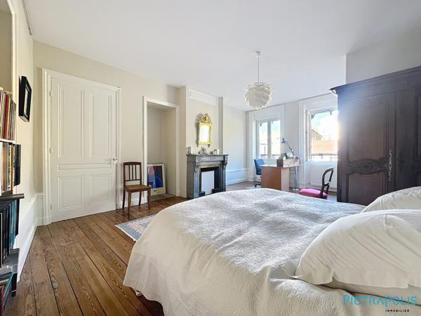 Appartement de caractère 160 m² avec balcon – 3 grandes chambres – Tarare centre