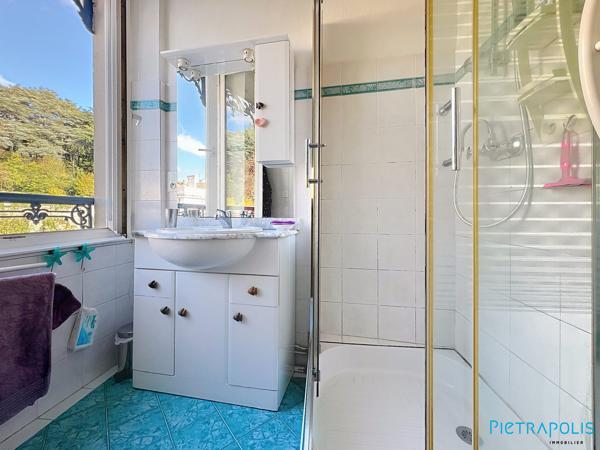 Appartement de caractère 160 m² avec balcon – 3 grandes chambres – Tarare centre