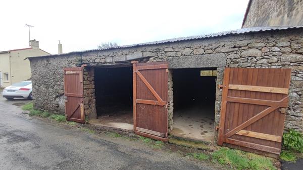 Bâtisse en pierre à usage de garage ou stockage La Genetouze 57 m2