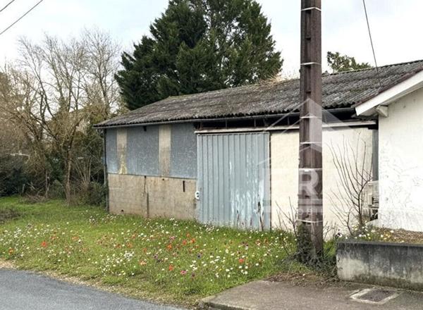 Maison indivuduuelle grange stockage à vendre à Montpon Ménestérol - Réf 1991 - À rafraîchir