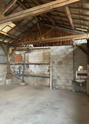 Maison indivuduuelle grange stockage à vendre à Montpon Ménestérol - Réf 1991 - À rafraîchir