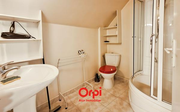 Maison à vendre    2 pièces •  Néris-les-Bains